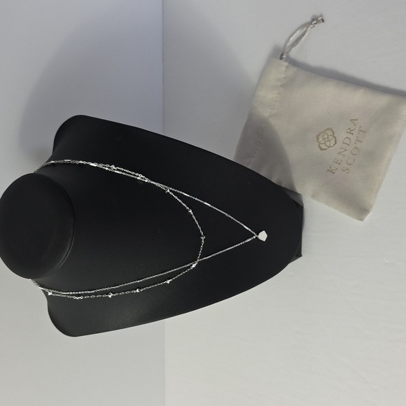 Kendra Scott Jewelry - Kendra Scott Dazzling Silver Necklace EUC with Dust Bag